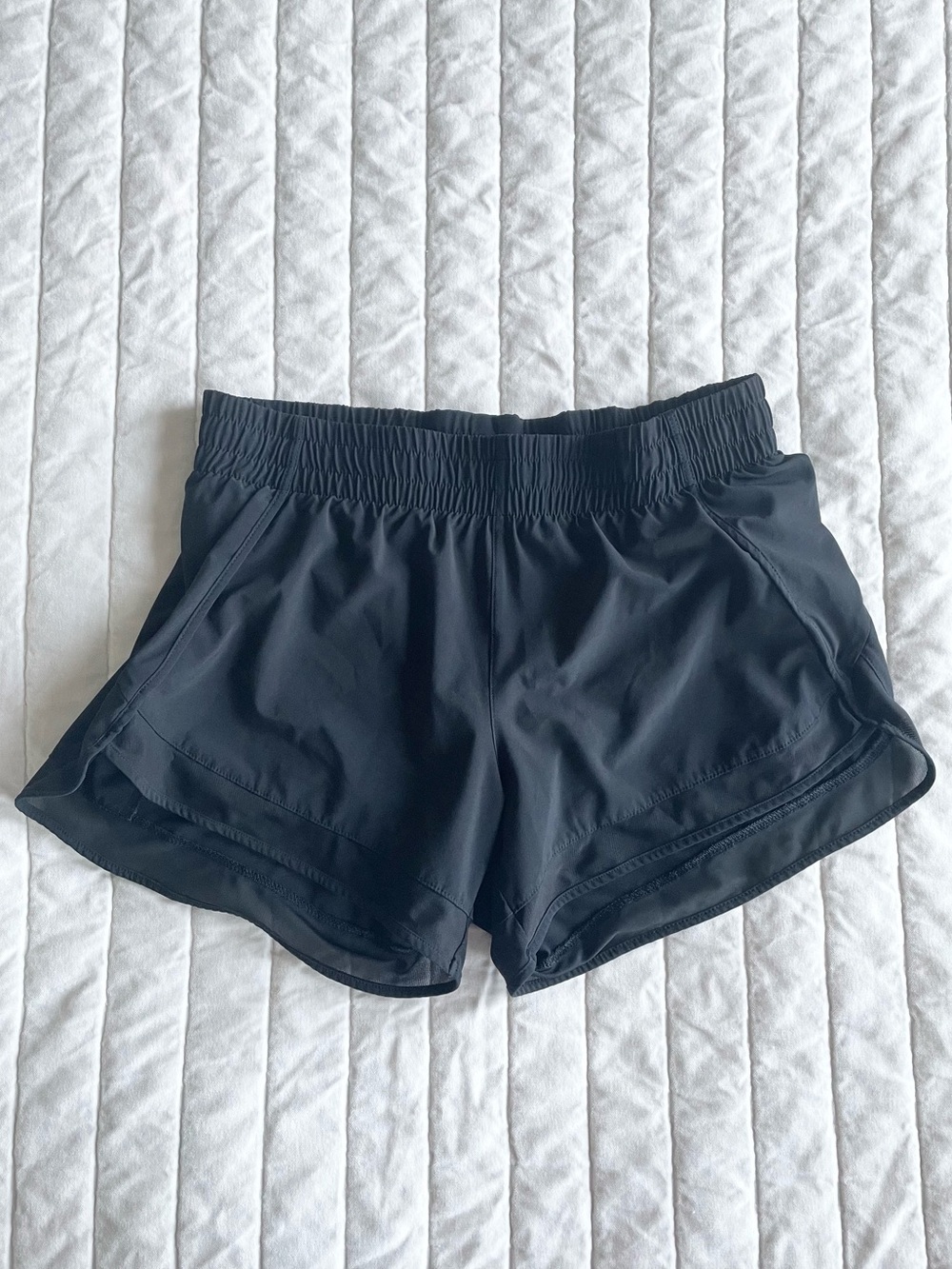 Athleta Mesh Racer Run Shorts 4”